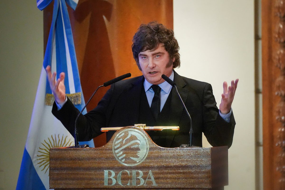 instablog9ja's tweet photo. Argentina set to offer citizenship to foreigners who invest $350,000 https://t.co/GzhMDrPXh6