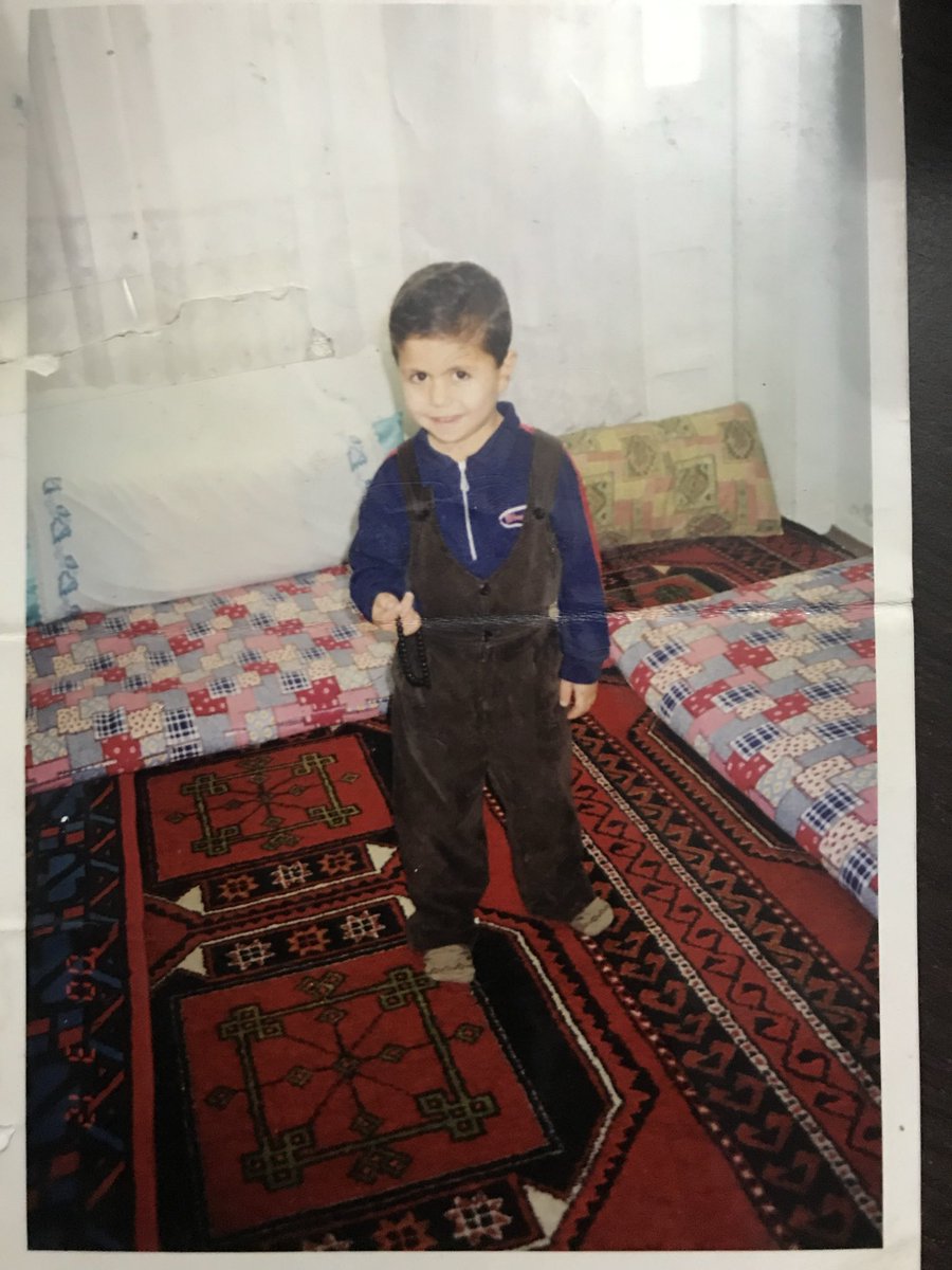 sencelalde's tweet photo. Soldaki hayaller kuruyordu, sağdaki hâlâ gerçekleştirmeye çalışıyor… https://t.co/5IF1qv3COz