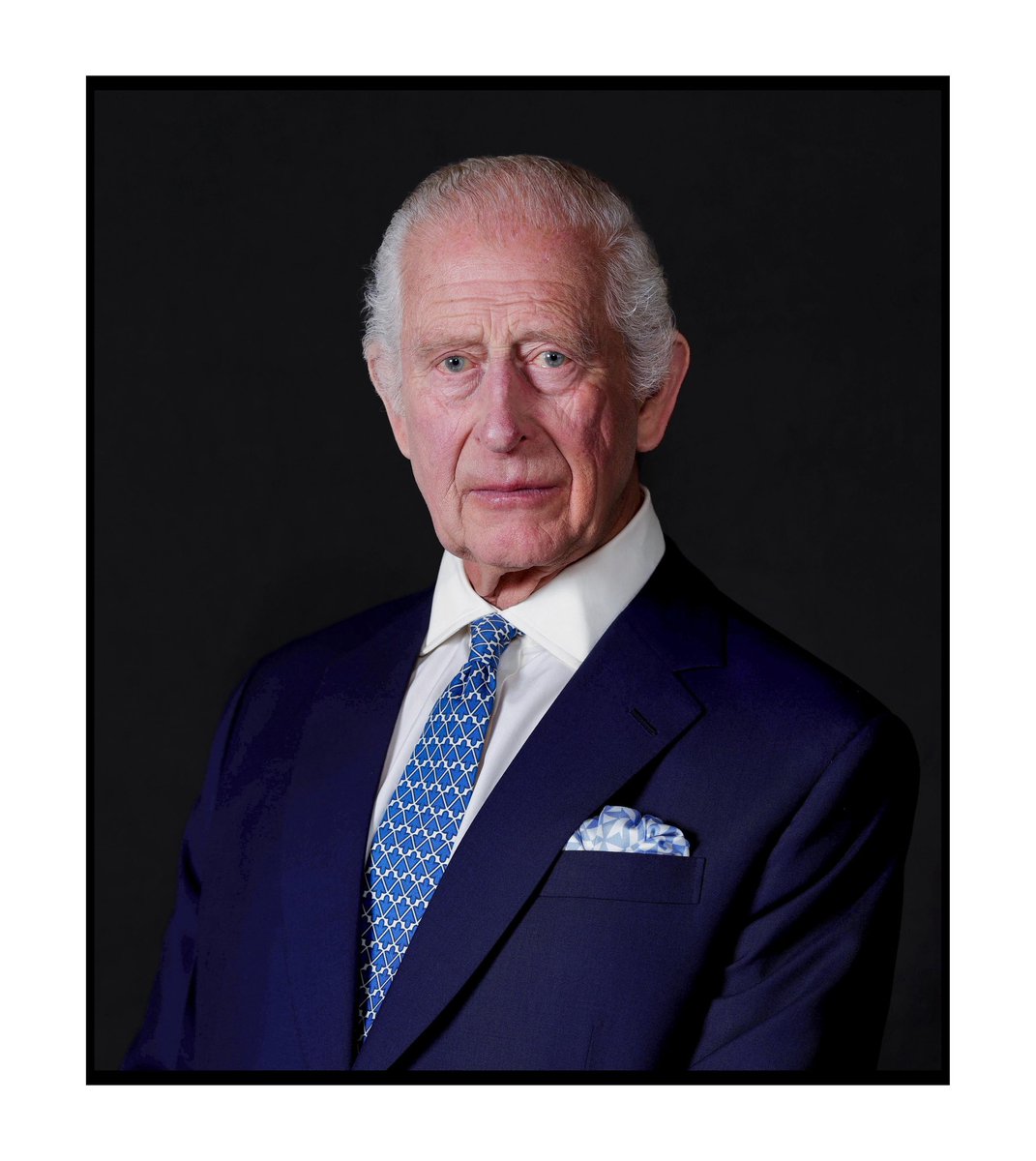 sarahdiaryz's tweet photo. The new official portrait of His Majesty King Charles III in his role as King of Canada, taken by Andrew Parsons at Buckingham Palace, features on the latest Canadian $20 banknote alongside the Canadian National Vimy Memorial. 🇨🇦 https://t.co/C2AJRGnJuO