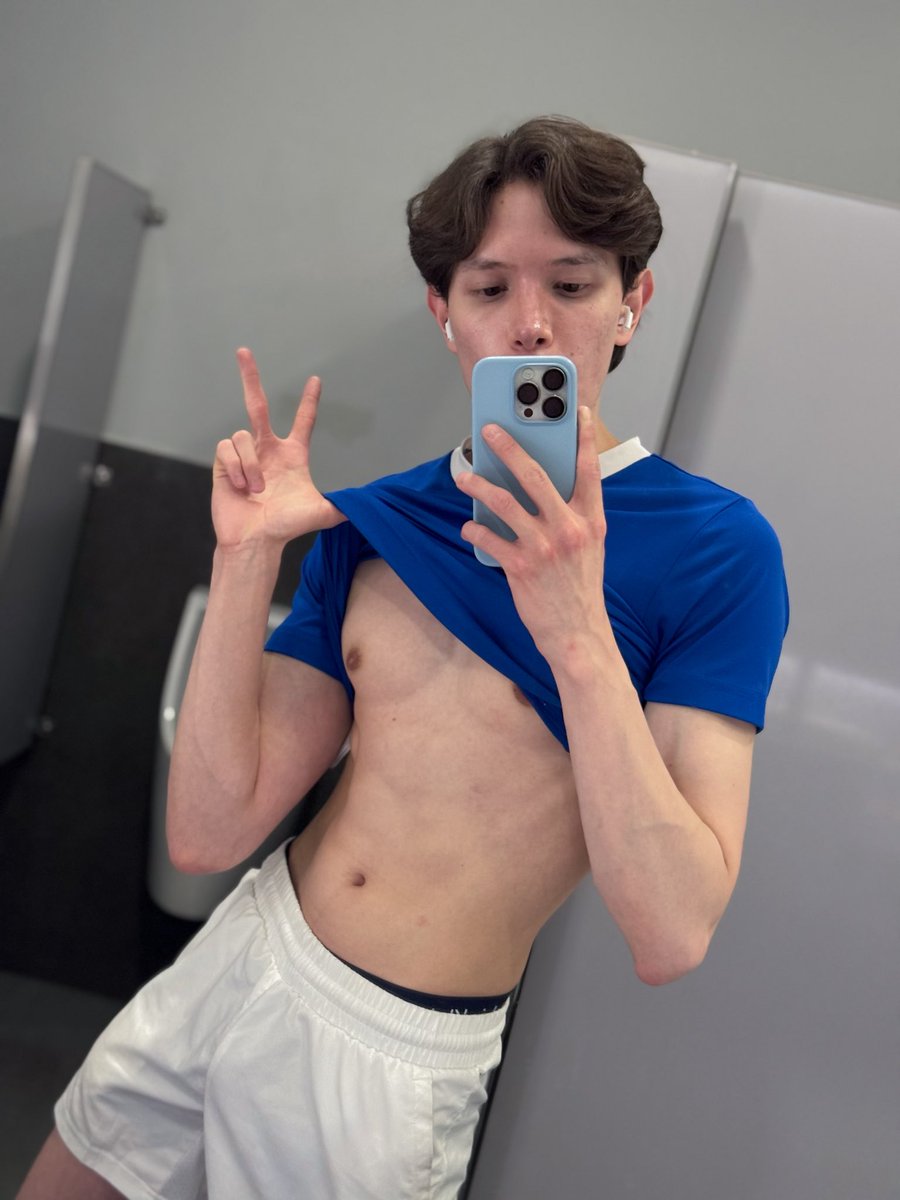 SaidBoyPop's tweet photo. Foto-progreso de upper body 🙇🏻‍♂️🩵 https://t.co/cyPC0R5aGO