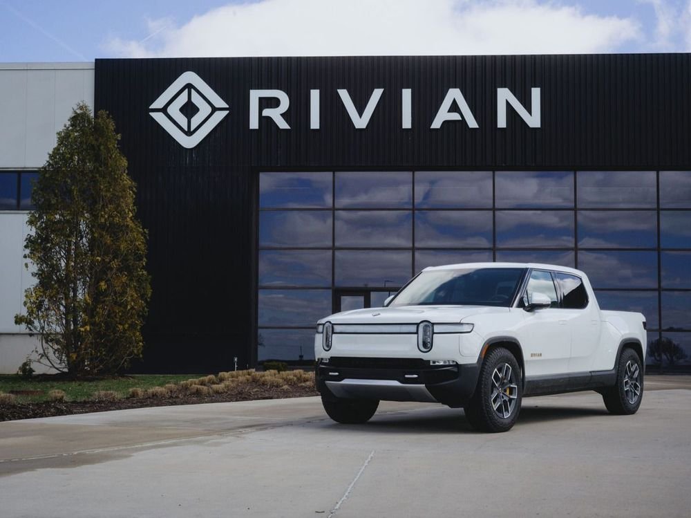 Gavin_Bloomf's tweet photo. $RIVN
Rivian Q3 Deliveries Hit Record — Retail Says Sub-$50K R2 Could Make It Stronger Rival To Tesla
Rivian posted its strongest quarterly delivery performance yet and maintained its full-year 2026 deliveries outlook. https://t.co/M1vb27DPFw