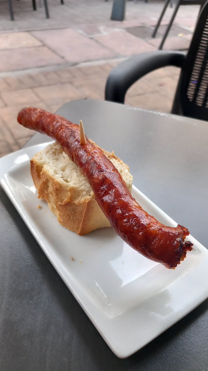 PepGranellTrave's tweet photo. Cada día habían ganas de volver a las 20 h a picar algo. En Francia de esto no había🤣👇
No lo olvidaré. Espero el verano q viene volver y que esté.
#Twitter #Viernes #BuenasNoches #tapear #Navarra #Txistorra #croquetas https://t.co/7S3bInPkYb