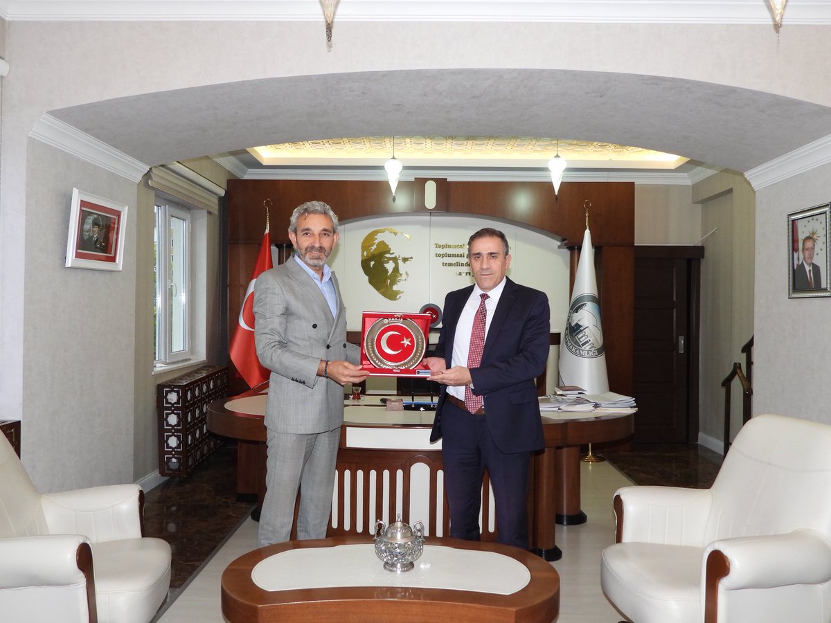 Talas_Kaymakam's tweet photo. HAK-İŞ Konfederasyonu Kayseri İl Başkanı ve Hizmet-İş Sendikası Kayseri Şube Başkanı Yavuz NAVROZ Kaymakamımız İlyas MEMİŞ'i makamında ziyaret etti. https://t.co/GlddvJGNoX