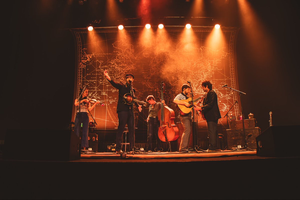 punchbrothers's tweet photo. The Unsung Expedition recommenced last night in Seattle, WA! Explore all upcoming fall dates at https://t.co/Rc7bj7xTAZ 🧳

📸: Garrett Dorfman
-PB HQ https://t.co/PFH2qvTcn5