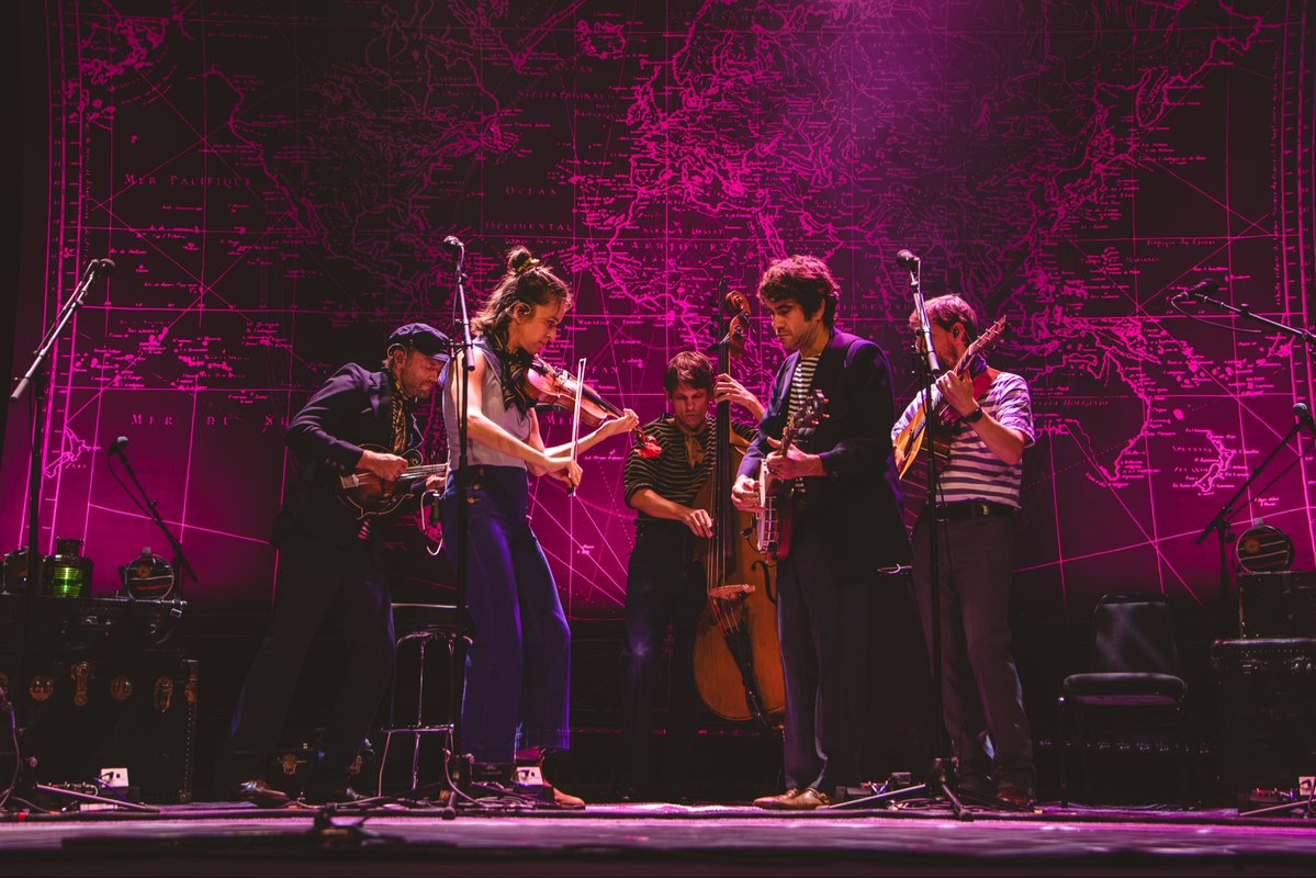 punchbrothers's tweet photo. The Unsung Expedition recommenced last night in Seattle, WA! Explore all upcoming fall dates at https://t.co/Rc7bj7xTAZ 🧳

📸: Garrett Dorfman
-PB HQ https://t.co/PFH2qvTcn5