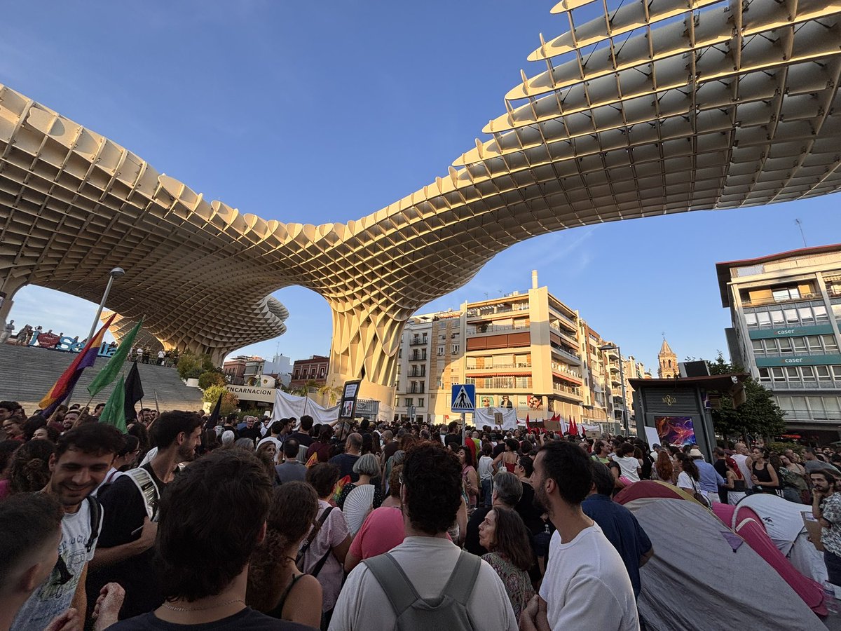 SSETBLVD's tweet photo. sevilla hoy por la vivienda https://t.co/lZb6NdzrF0