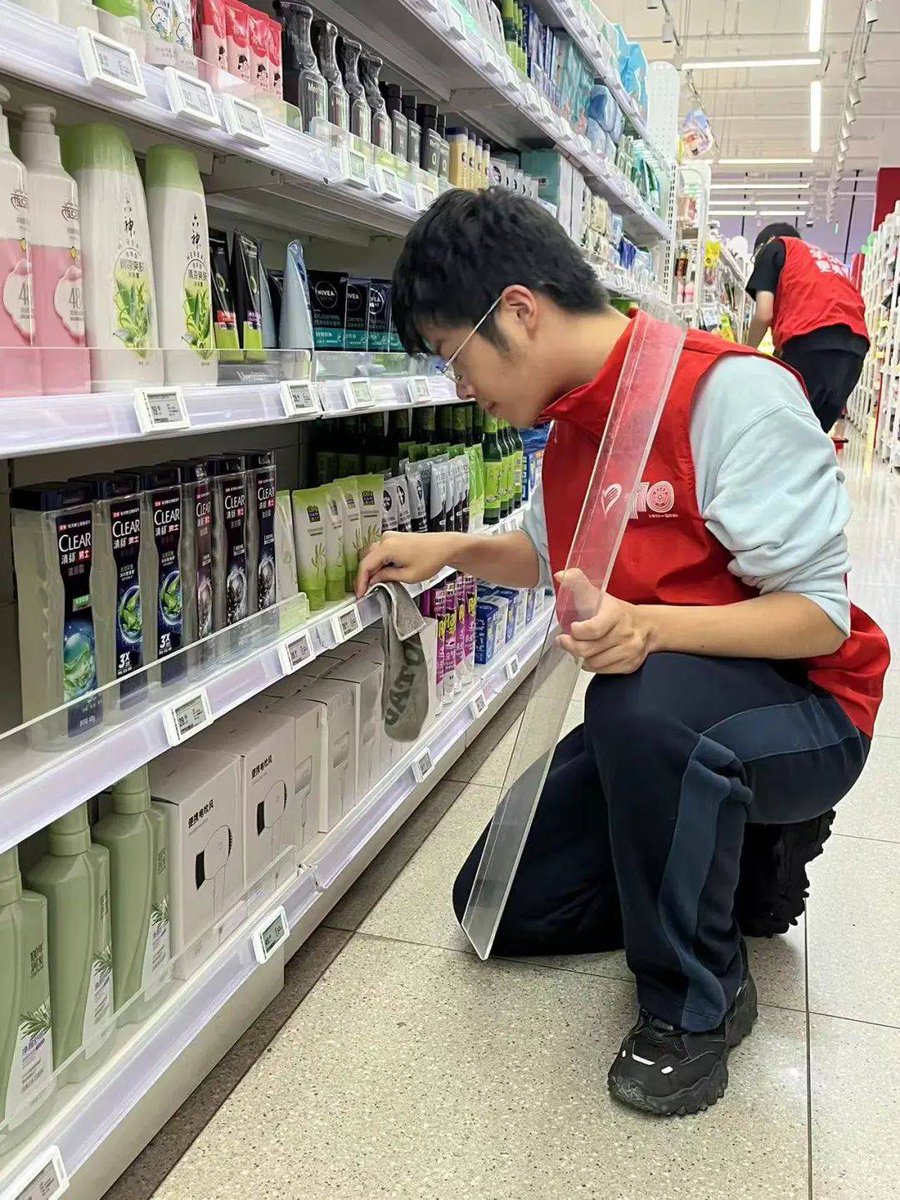 EverleighCkhcl's tweet photo. Hoy abastecemos de snacks frescos, bebidas frías y productos de primera necesidad para nuestros clientes de la esquina. Todo listo para tus compras diarias!， https://t.co/Jt2A81Vkoi