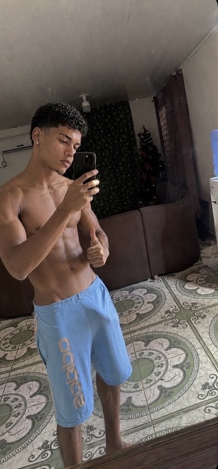 ArthurDenis24's tweet photo. Aquele calorzinho 💦

#fypシ゚ #viral #gay https://t.co/b42KtpvEsA