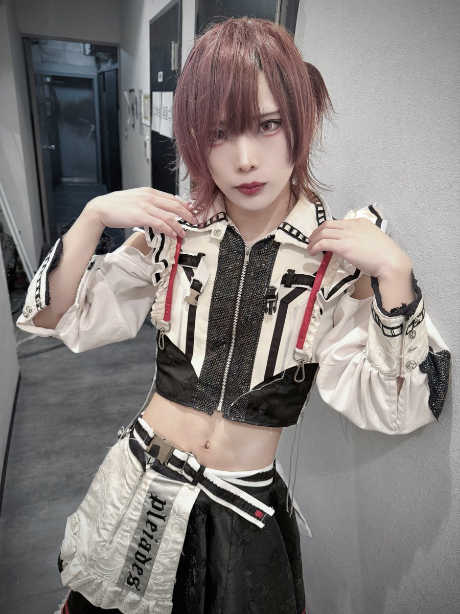Mirai_revelio's tweet photo. チームメイク濃い系（仮） https://t.co/BmztB5BIhE