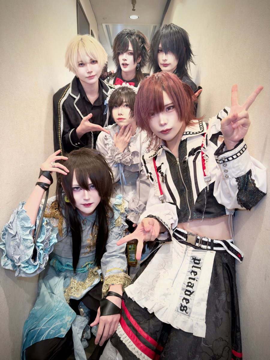 Mirai_revelio's tweet photo. チームメイク濃い系（仮） https://t.co/BmztB5BIhE