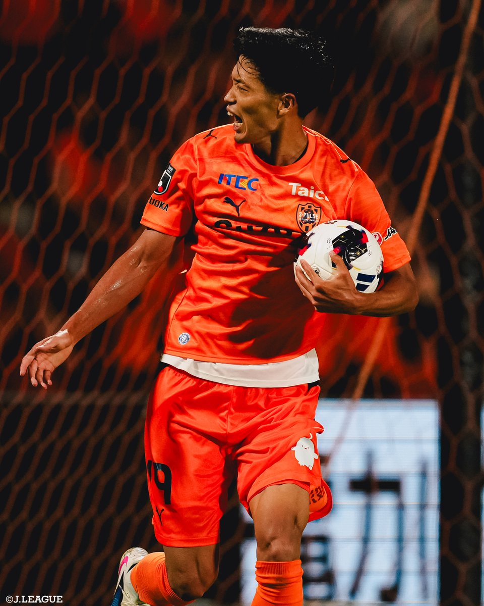 J_League's tweet photo. 🎂 HAPPY BIRTHDAY 🎂

本日10月3日は
清水エスパルス
木下康介 選手の32歳の誕生日です👏

木下選手、
おめでとうございます🎊

@spulse_official
#Ｊリーグ https://t.co/qPw9mcjgJN