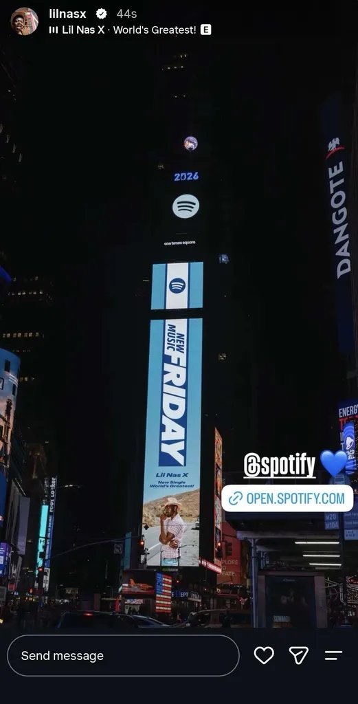 TheNasNation's tweet photo. Bro beat us to it 😂. We were getting ready to rent out the one above the Pele Store which is deadass right next to that to the right. https://t.co/B5iEUyuSj1