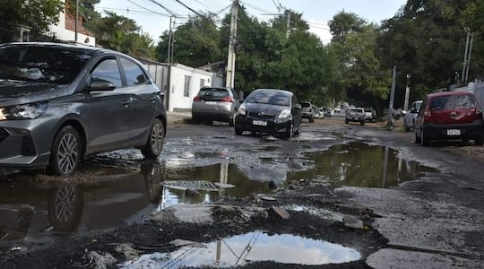 Lomitho's tweet photo. No es Cuba, no es Venezuela, no es Gaza ES PARAGUAY CHICOS 🇵🇾✨ Es Asunción, Calle Palma con más de 70 años de Coloradismo ✨✨ Sigan votando por los colorados chicos ☝🏻 https://t.co/nke91Gh7X3