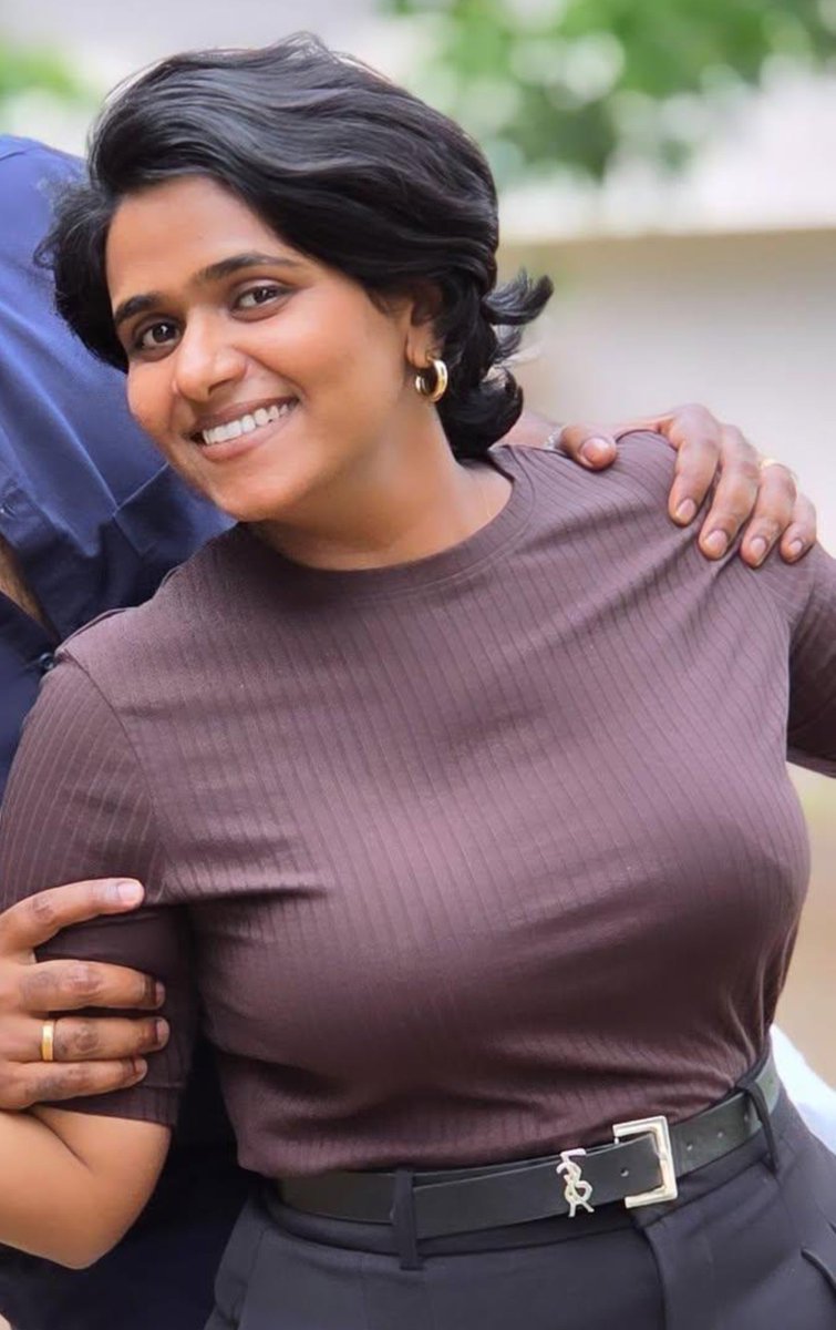 NaveenVat's tweet photo. Moulya ne enna alaga iruka theriyuma unna parthu naan adipatti eduthu iruken ivlo periya Boob's thongitu iruku paru deilium athu pudichu aluthi pal kudithukonde irunthal than avvalavu perusa thangam enakum nerla pakkurathu vidu ippadi thungikondu irukirathu parkirathaasemamooda https://t.co/bMAvrii41j