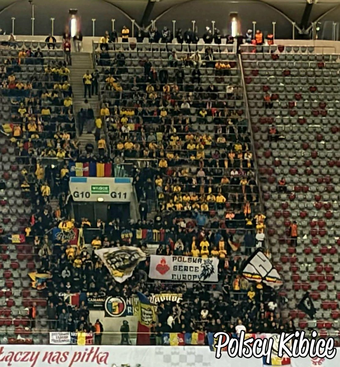 PolscyKibicePL's tweet photo. Transparent Rumuńskich Kibiców: "Polska - Serce Europy"!

#POLROU https://t.co/kMLNdMKkRO