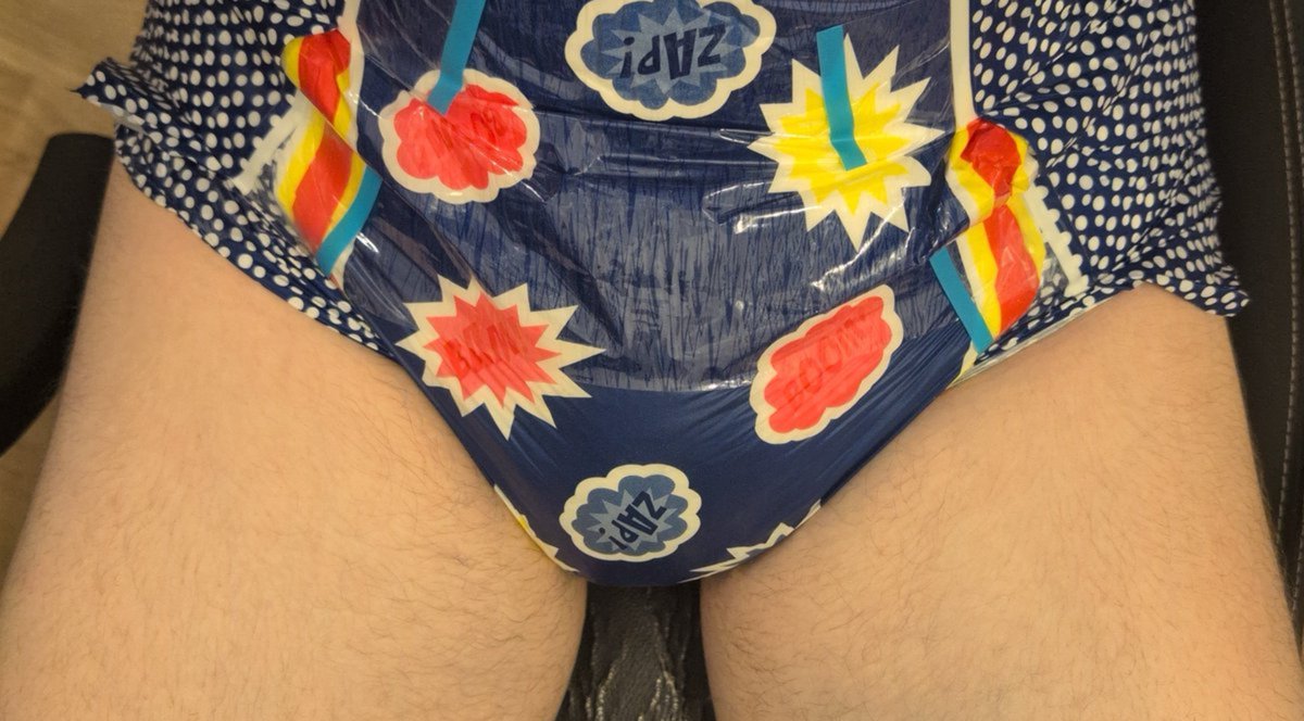 bluesploge's tweet photo. First BDF kinda nervous. #ABDL #bigdiaperfriday #BDF #ABDLboy #diaper #diaperboy https://t.co/o1lQI8yYt0