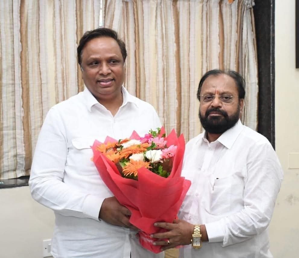 GangadhareBJP's tweet photo. महाराष्ट्र राज्याचे माहिती तंत्रज्ञान व सांस्कृतिक कार्य मंत्री तसेच मुंबई उपनगर जिल्ह्याचे पालकमंत्री आदरणीय ऍड. आशिष शेलार साहेब यांना वाढदिवसानिमित्त मनःपूर्वक हार्दिक शुभेच्छा!

@ShelarAshish https://t.co/sOoSqgOoUw
