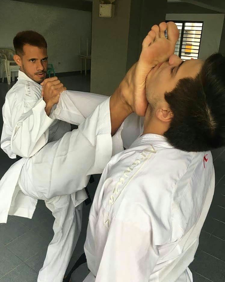 malemartialarts's tweet photo. You're not at my level yet, doormat 
#karate #taekwondo #martialarts #malefeet https://t.co/KTNjMIoul0