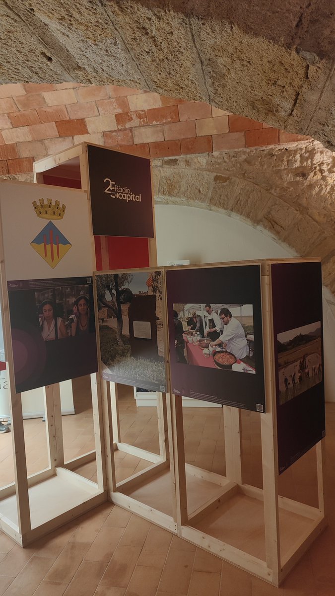 joancarlesdoval's tweet photo. Avui a Ca la Pruna de #Pals s’ha inaugurat l’exposició Ràdio Capital 25 anys de noticies amb el seu director i fundador @mcuranta  i el batlle de @AJUNTAMENTPALS  Carles Pi. Enhorabona i per molts anys a Ràdio Capital https://t.co/4ErMzSbsKz