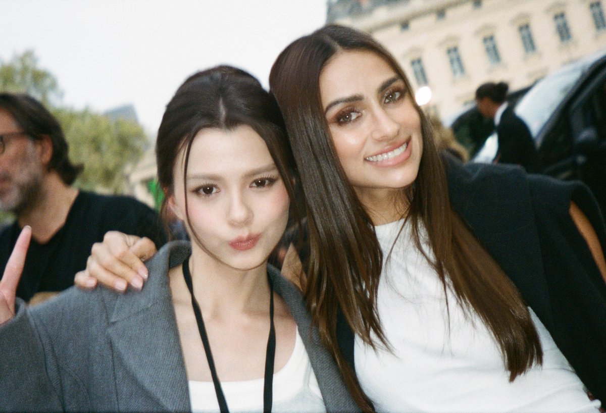 marialu419's tweet photo. Renata público otra foto con Becky.

#LeDefileLOrealParis2026xBecky 
#RebeccaxLOrealParis 
 #beckysangels #BeckyArmstrong https://t.co/lpvlT9u7GT