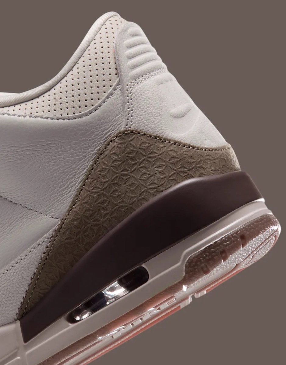 JustFreshKicks's tweet photo. OFFICIAL IMAGES: Air Jordan 3 OG "Middle East" 👀

🗓️ December 2026
💰 $215 https://t.co/CH4pLssBLO