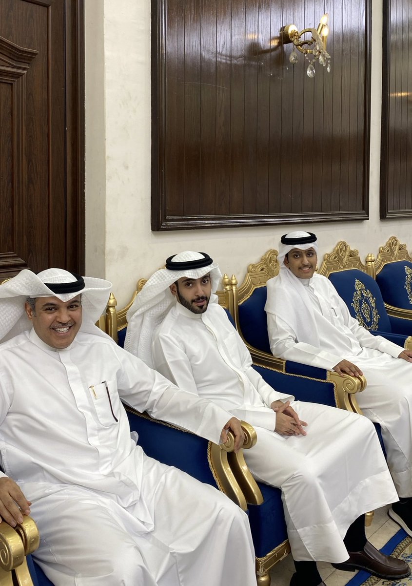 alkhdair_'s tweet photo. يطري علي العز و المجد و الطيب
و أشوفها يا أبوي لا صرت أشوفك

يعيش راسك للوفاء و المواجيب
يا النادر اللي نادراتٍ وصوفك

الـوالـد ، عـبـدالله اخـوي 💙💐
#عنزه ، #الدهامشه https://t.co/01aEavn7A4