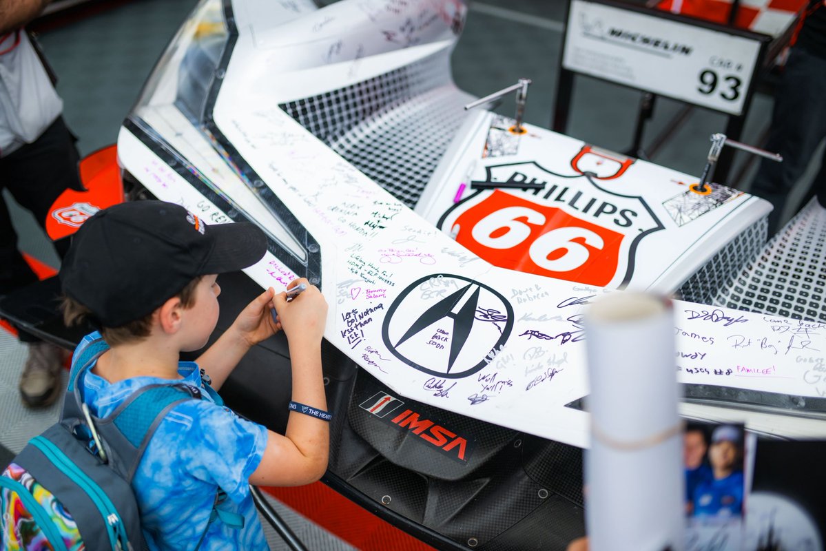 MeyerShankRac's tweet photo. IMSA fans! Your names will lead the field to the green flag 🟢

We couldn’t imagine a better way to say THANK YOU! 👏🥹

#IMSA // #Acura // #PetitLeMans https://t.co/kikBZFnZE9