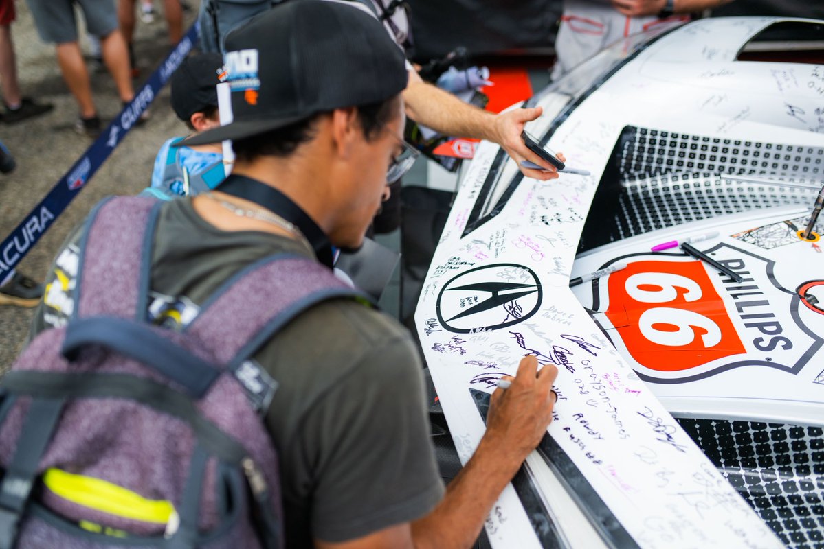 MeyerShankRac's tweet photo. IMSA fans! Your names will lead the field to the green flag 🟢

We couldn’t imagine a better way to say THANK YOU! 👏🥹

#IMSA // #Acura // #PetitLeMans https://t.co/kikBZFnZE9
