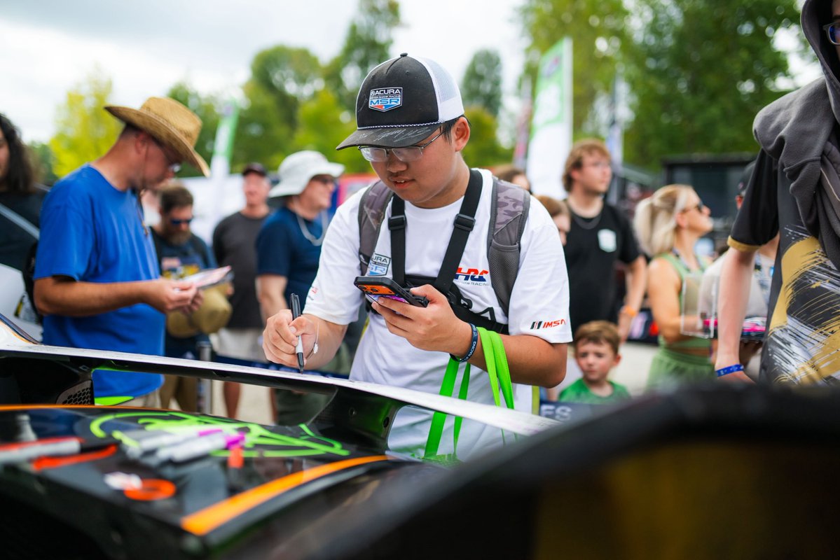 MeyerShankRac's tweet photo. IMSA fans! Your names will lead the field to the green flag 🟢

We couldn’t imagine a better way to say THANK YOU! 👏🥹

#IMSA // #Acura // #PetitLeMans https://t.co/kikBZFnZE9