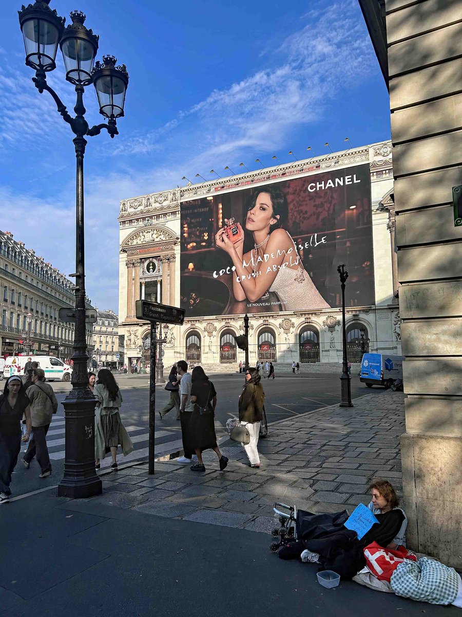 jpquinonero's tweet photo. #París #color #Ópera #Garnier #Proust #SDF #SinTecho #streetphotography #photographie #fotografía #Leica #iPhone / París en color… La Ópera Garnier, de Proust a los SDF … https://t.co/k4vidqMki0 .. https://t.co/jOHp7F2ZvP