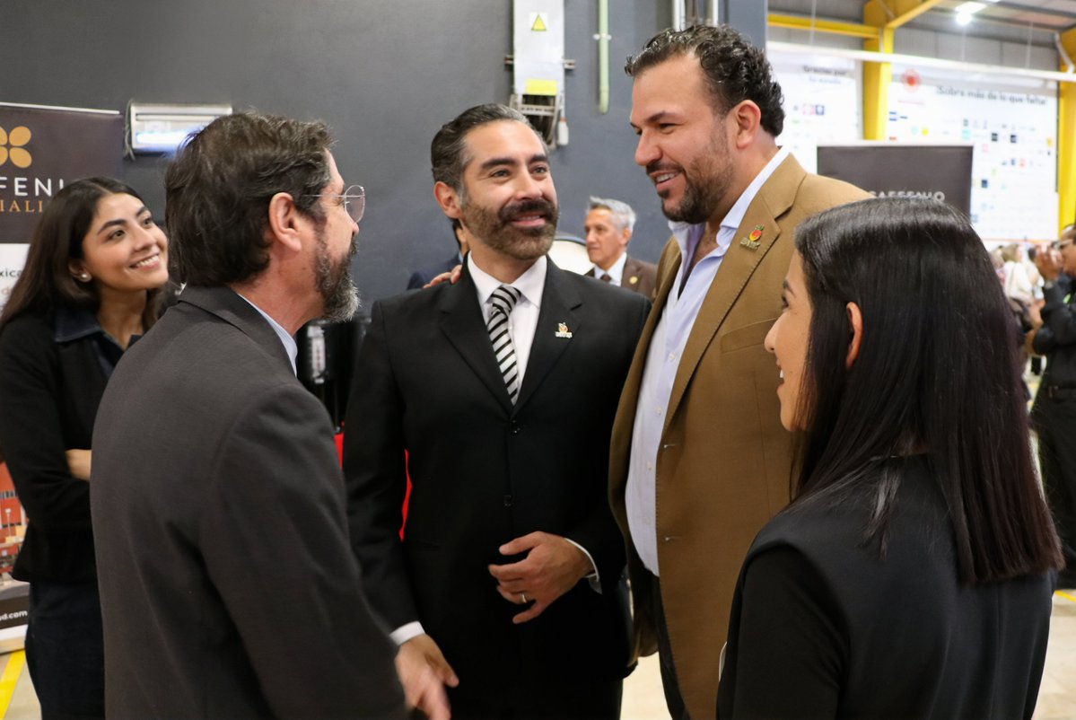 IberoPuebla's tweet photo. El Rector de la IBERO Puebla, el Dr. Alejandro E. Guevara, asistió al Informe del Banco de Alimentos en Puebla y Tlaxcala. Una muestra clara de cómo la capacitación, la concientización y las alianzas estratégicas nos permiten formar juntos una comunidad mucho más fuerte y solidaria.