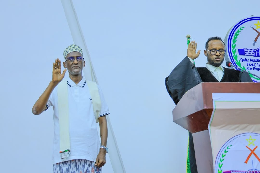 afarcom1's tweet photo. #የመንግስት_ምስረታ

የአፋር ብሔራዊ ክልላዊ መንግሥት ምክር ቤት 7ኛ የሥራ ዘመን 1ኛ ዓመት 1ኛ መደበኛ ጉባዔ፣ 

1. ሀጂ አወል አርባ ዑንዴ– የአፋር ብሔራዊ ክልላዊ መንግስት ርዕሰ መስተዳድር

#ትልቅ_ሀገር #ትልቅ_ሕዝብ #ታላቅ_ርዕይ https://t.co/FZNUdSljUk