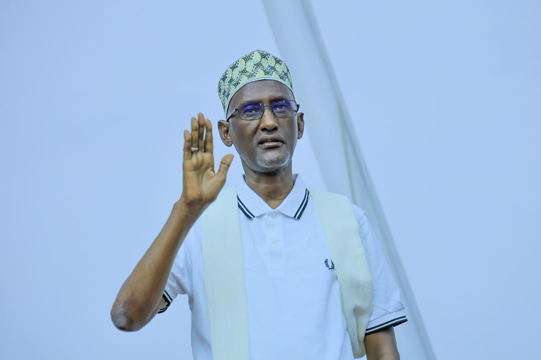 afarcom1's tweet photo. #የመንግስት_ምስረታ

የአፋር ብሔራዊ ክልላዊ መንግሥት ምክር ቤት 7ኛ የሥራ ዘመን 1ኛ ዓመት 1ኛ መደበኛ ጉባዔ፣ 

1. ሀጂ አወል አርባ ዑንዴ– የአፋር ብሔራዊ ክልላዊ መንግስት ርዕሰ መስተዳድር

#ትልቅ_ሀገር #ትልቅ_ሕዝብ #ታላቅ_ርዕይ https://t.co/FZNUdSljUk