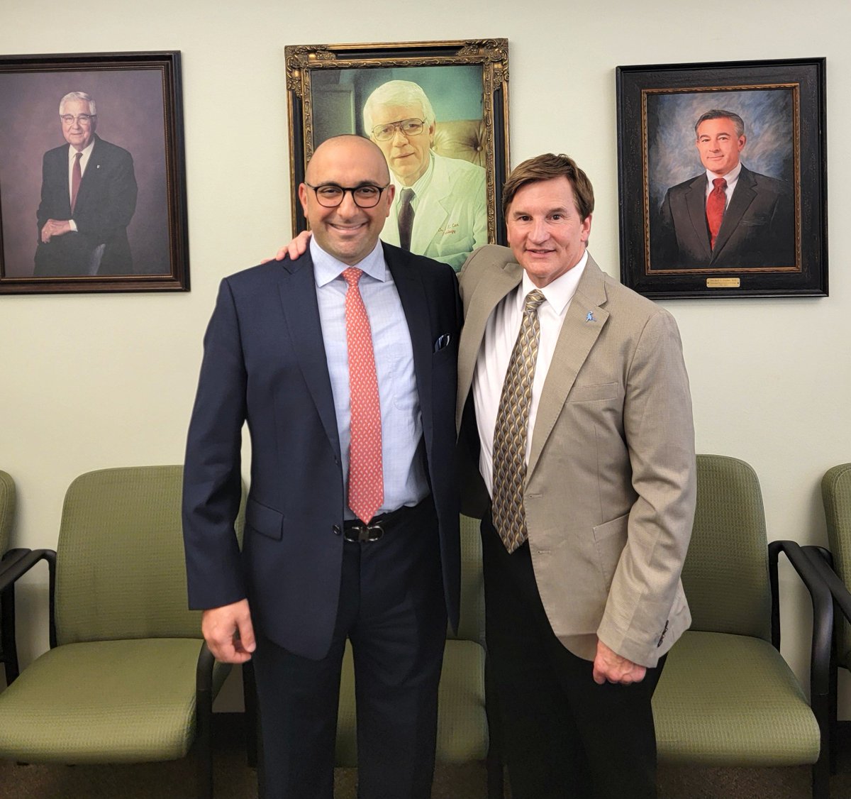 NazihKhaterMD's tweet photo. Honored to be invited as the 2026 Dr. Clair Cox Visiting Professor at @UTHSCUrology! Thrilled to meet the esteemed faculty &amp; terrific residents under Dr. Wake’s leadership &amp; talk about“Advances in PCNL &amp; strategies to minimize radiation exposure.”
Thanks for the warm hospitality! https://t.co/qC4G8smHhz