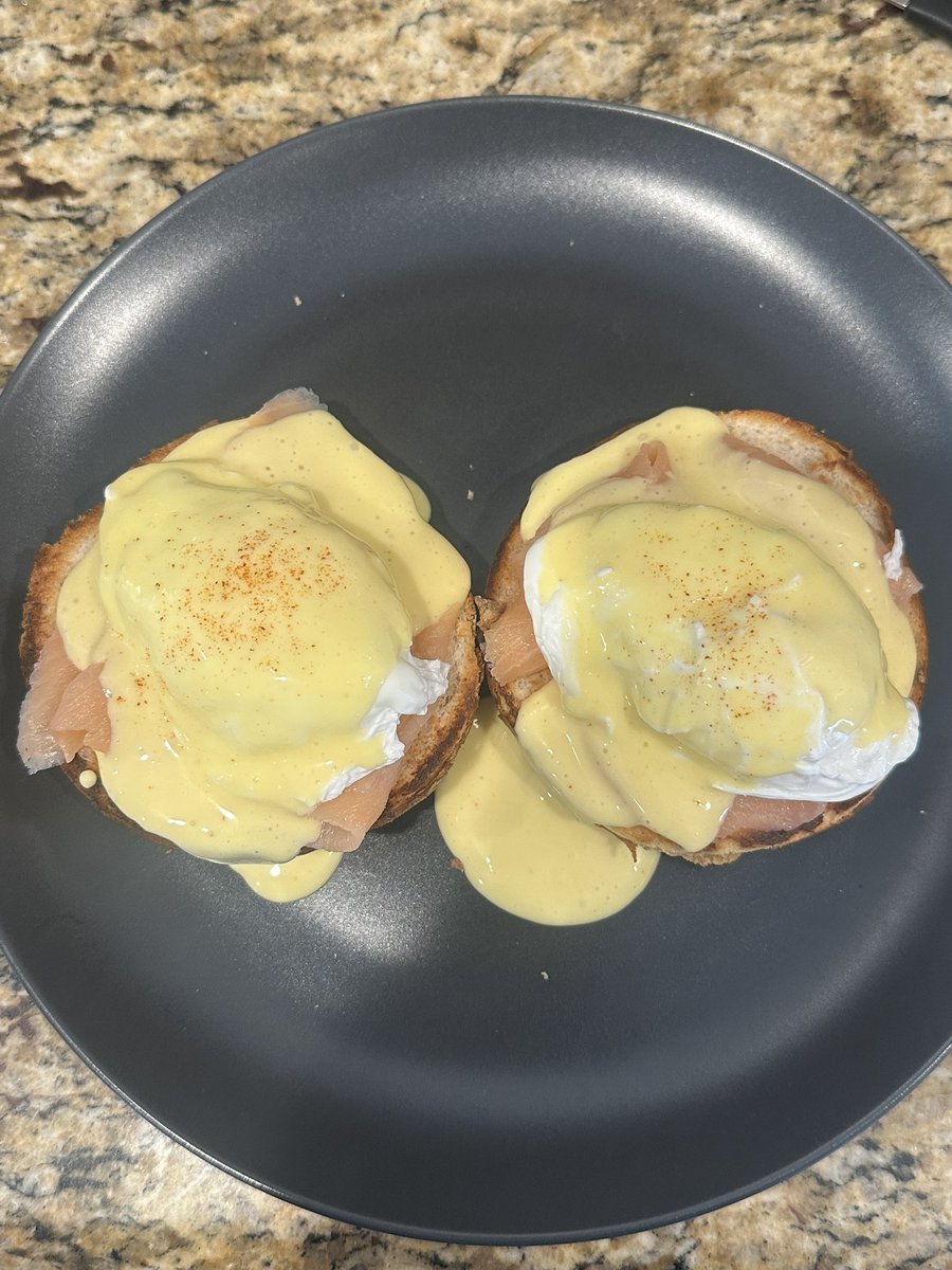 souleruption's tweet photo. today’s brunch was eggs norwegian (smoked salmon eggs benedict) on a pretzel roll https://t.co/p5EKSZiYXE