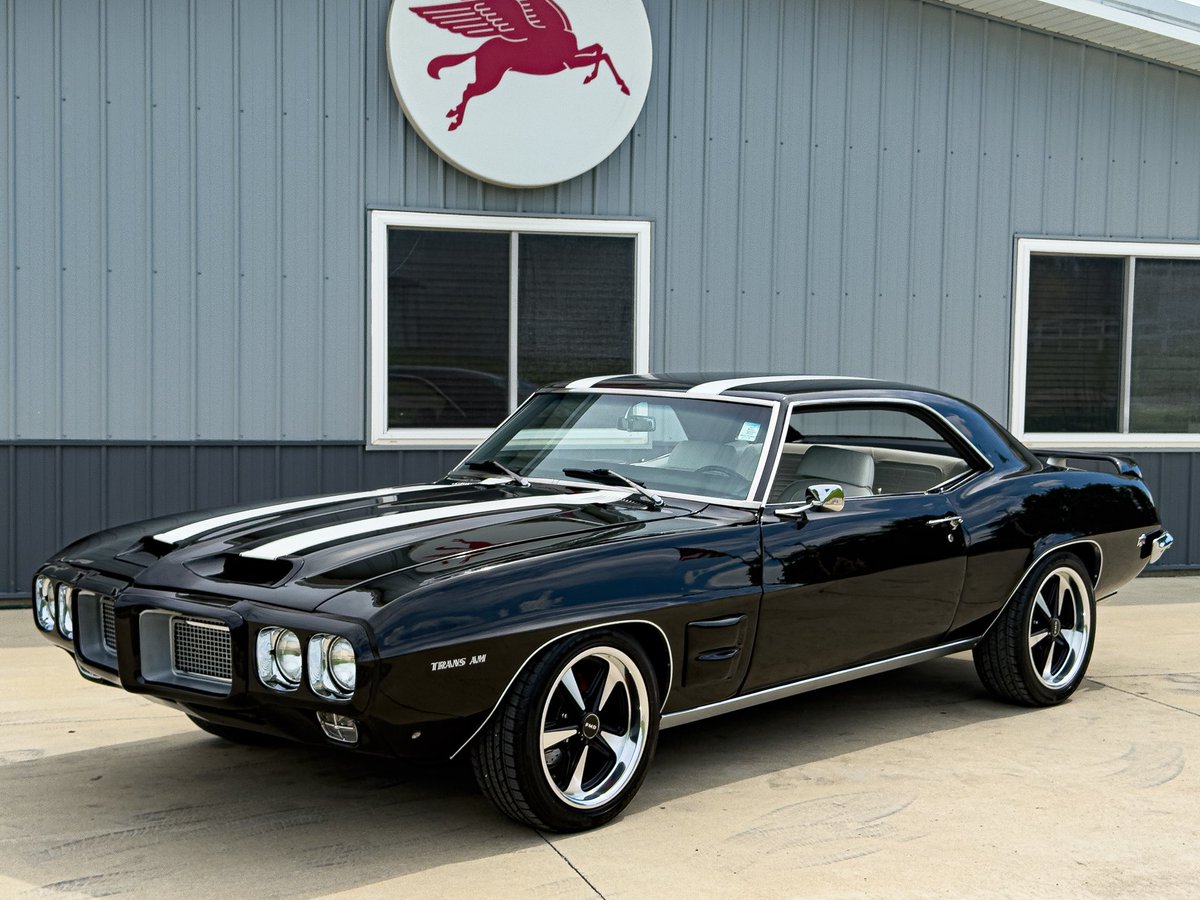 dietzy61's tweet photo. Good evening friends👋🏻
Hope you’re all primed and ready for the weekend.
🥃🍺🍷
Here’s some more
#FrontEndFriday beauties
for all the car enthusiasts.
Charger R/T
GTO
Nova
Trans Am https://t.co/AbqT2k0kJV