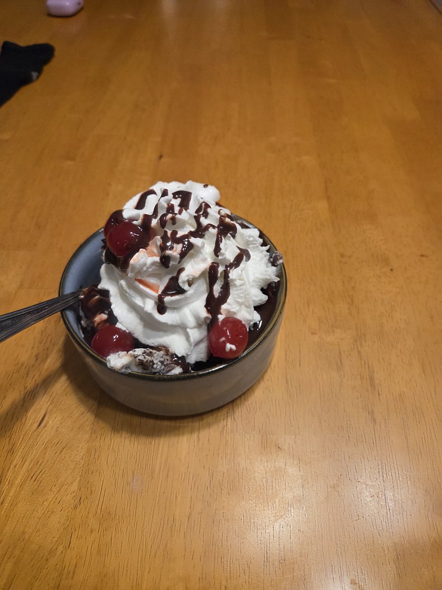 SpottedRacoon's tweet photo. Nothin much to post about today, so here's some delicious ice cream I had last night!
#foodpic #icecream https://t.co/S9bGKOY7pb