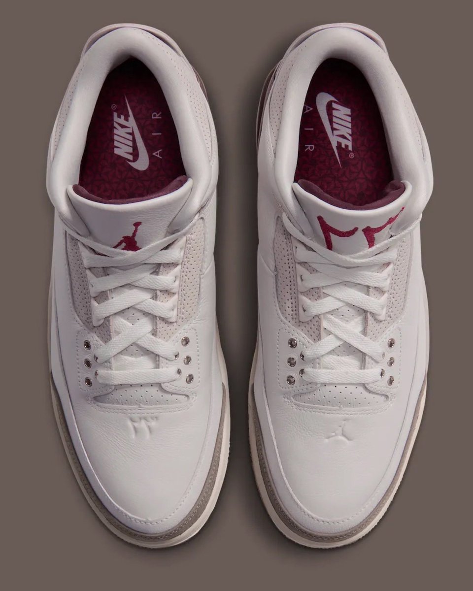 JustFreshKicks's tweet photo. OFFICIAL IMAGES: Air Jordan 3 OG "Middle East" 👀

🗓️ December 2026
💰 $215 https://t.co/CH4pLssBLO