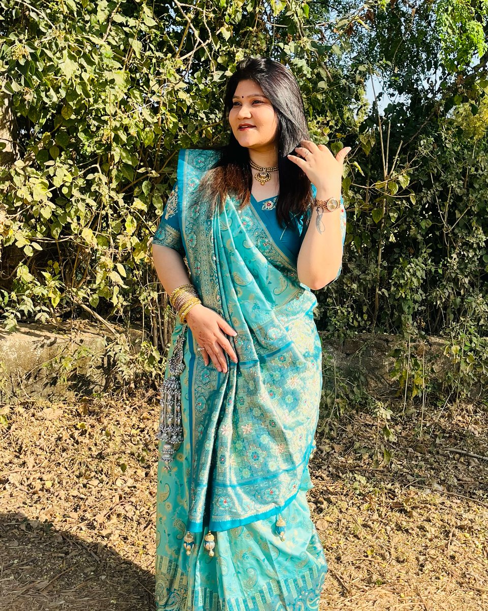 WanettaRayford's tweet photo. A bindi, a touch of grace, and a smile. https://t.co/RcFKwit4I4