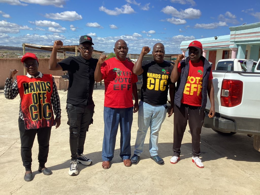 Shikwambanaman1's tweet photo. Our day today on the streets of ward 2 Maruleng Sub-Region with our hard working pressure team….🙏🙏💪✅✅✅ https://t.co/IwMsD0TBI6