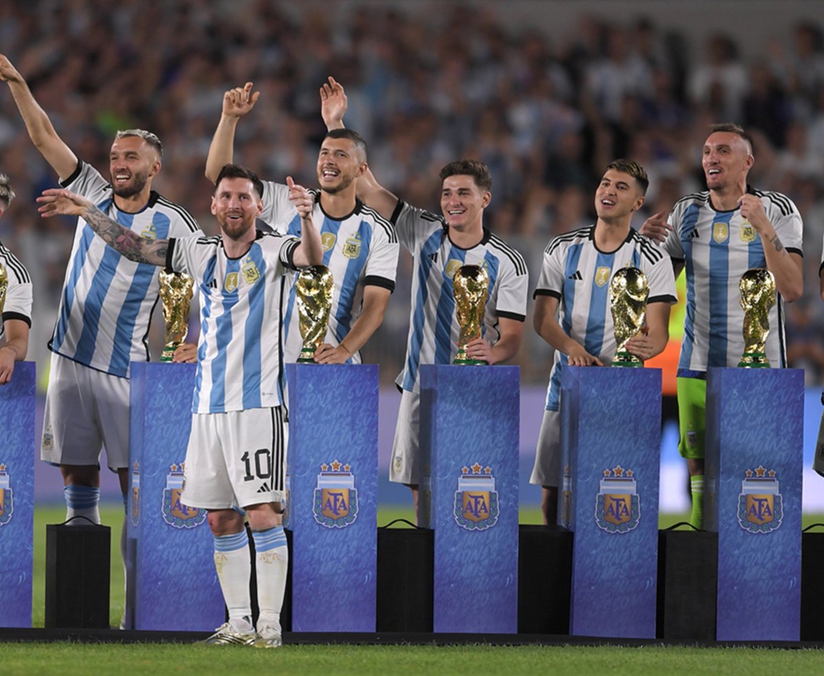 turcocarp's tweet photo. A veces no somos conscientes que Messi festejó en nuestro estadio una copa del mundo con toda la escuela River en sus espaldas. Esa escuela que lo ayudó como ninguna a cumplir el sueño más merecido de su carrera. https://t.co/arWHjH95pm