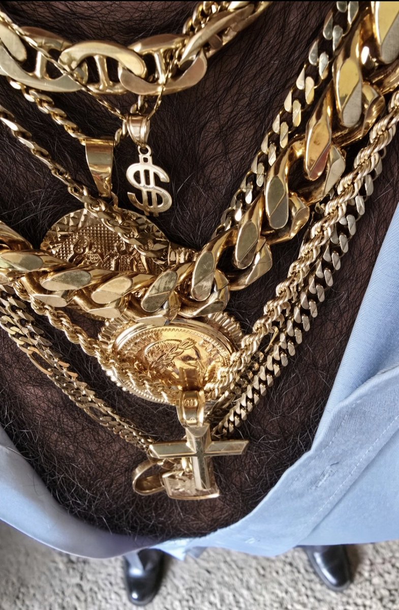 MachoKingGoldie's tweet photo. #openshirt #goldchains #king #macho #showingoff #machismo #stud #hairychest #manlychest https://t.co/MzXKNDg6NH