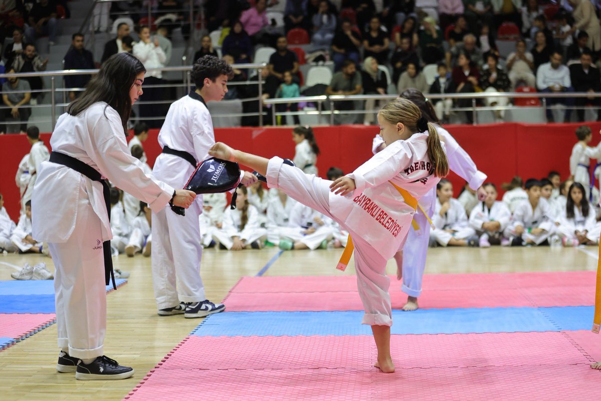 irfanonal's tweet photo. Tekvando Kuşak Terfi Sınavı'nda bir üst kuşağa geçmek için mücadele eden sporcularımızla bir araya geldik. 

Sporcularımıza, gençlerimize ve çocuklarımızın geleceğine verdiğimiz desteği artırarak sürdürmeye devam edeceğiz. 

Yolunuz açık olsun. Her birinizle gurur duyuyoruz. https://t.co/kcbWFVjf9J