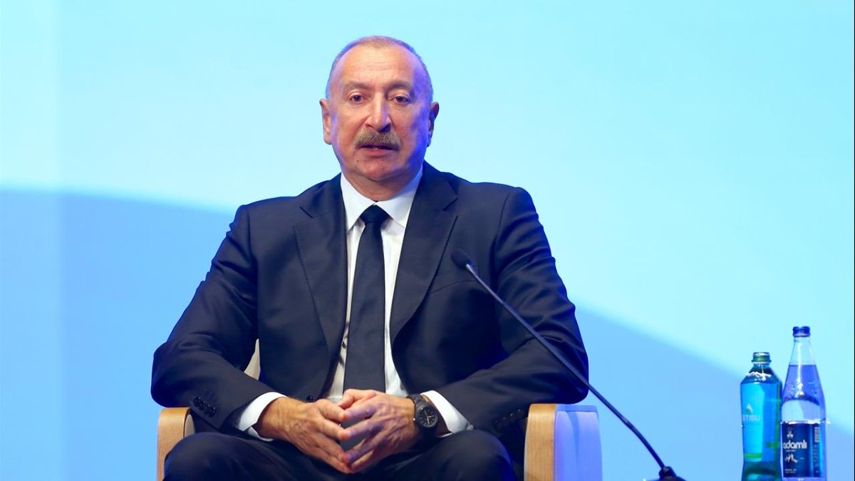 mahfildijital's tweet photo. 🔴 Azerbaycan Cumhurbaşkanı İlham Aliyev:

Herkes yerini bilsin, bizim işlerimize karışmasın, yaşam tarzımıza burnunu sokmasın ve bize yol göstermesin. 

Herkes kendi halkının ve devletinin derdine düşsün. https://t.co/ZGxh4P3Q6z