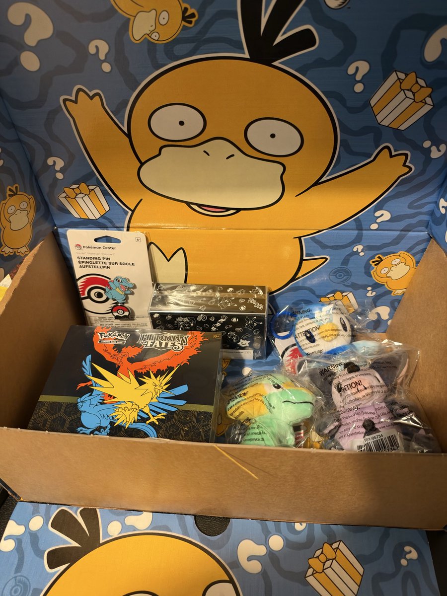 TFCollectorUK's tweet photo. The UK Pokémon Center Special Delivery box was a success 🔥🔥🔥 https://t.co/FjJSGClMna