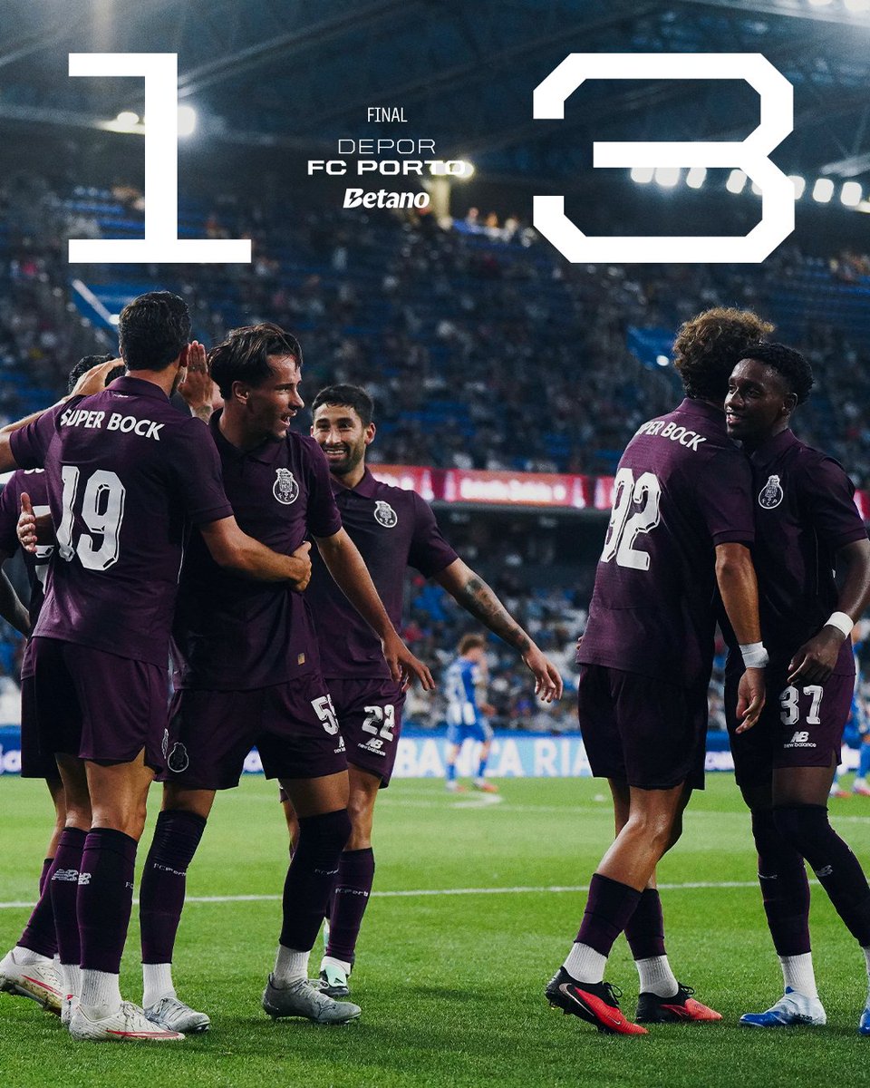 FCPorto's tweet photo. Preparar a ganhar 💪 Vitória na Corunha 💙

⚽️ André Silva (2) e Borja Sainz

#PortoDeHonra https://t.co/PS2Ch6VlCf