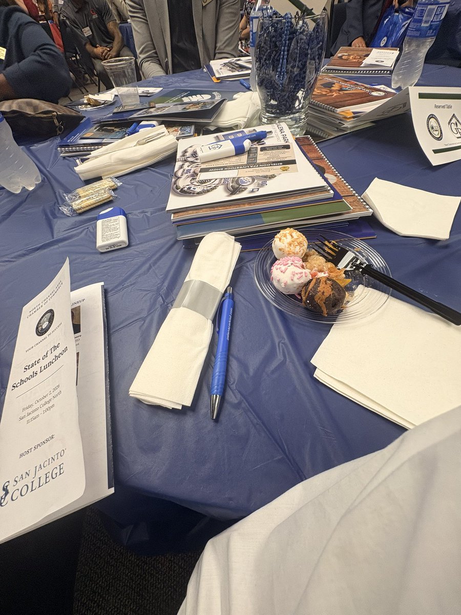 hunter_lynel's tweet photo. Thank you so much to @GalenaParkISD @GPISD_Athletics and (Superintendent)Dr. John Moore(HAPPY BIRTHDAY !!!!!)for inviting me to speak at the , State of The Schools Luncheon . So grateful for the opportunity.@CoachZ_McCarthy @Elisa2002 @coachgcross @NSNationFB @ShaunWynn10 https://t.co/0KP65zdQ23