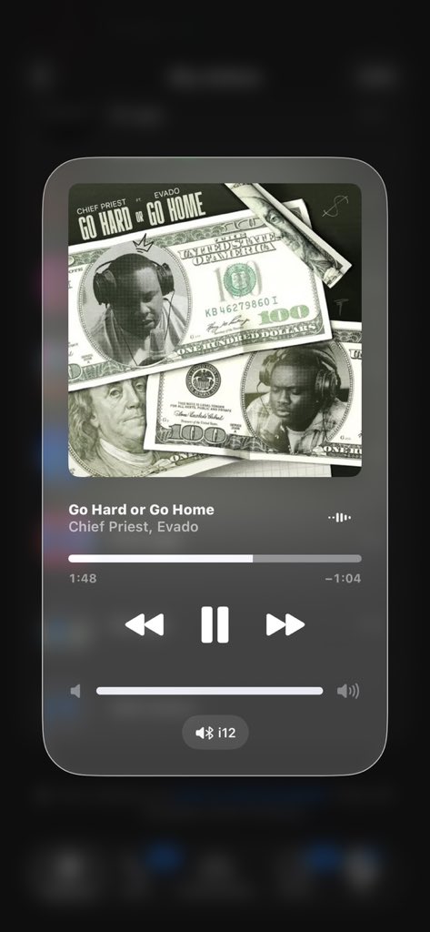 IyooFinest's tweet photo. All these artists go feel say dem fit outshine Evado on a track not knowing that the beat already know its owner

🫡🖤🙂‍↕️ https://t.co/Bv1HOv6Bzr