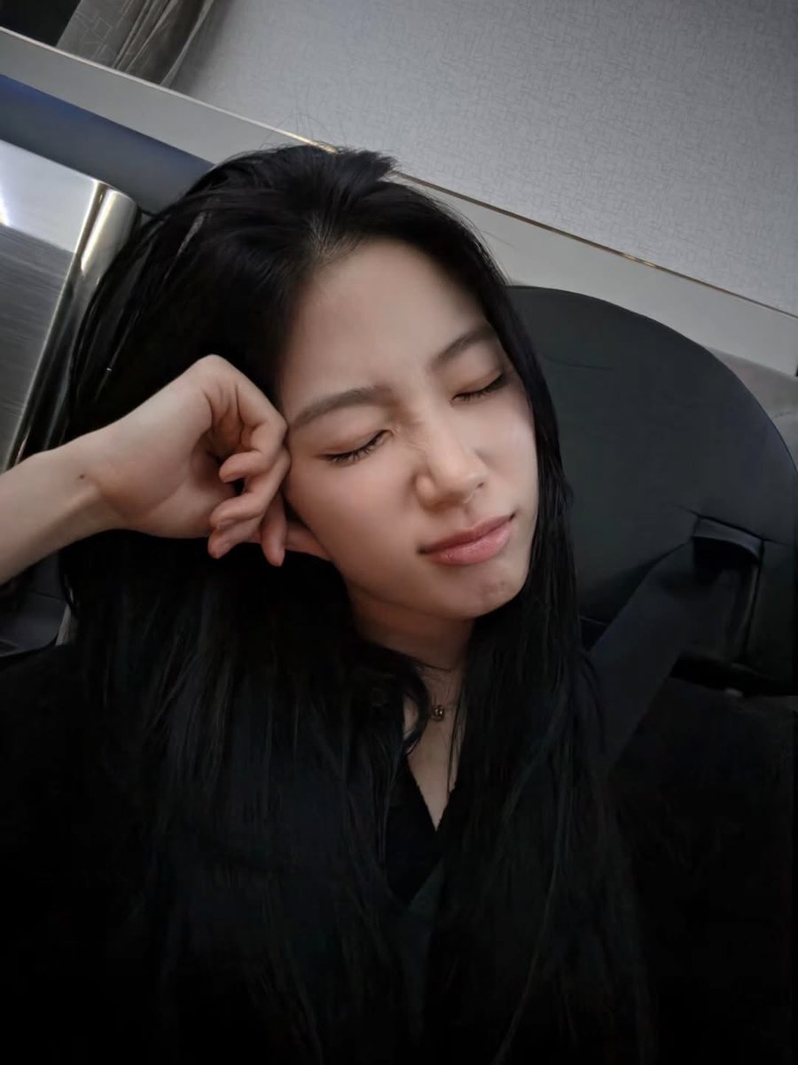 summerzbase's tweet photo. daily summerz #17
this kazuha goes with this chaewon! https://t.co/TqrgFjRSZZ