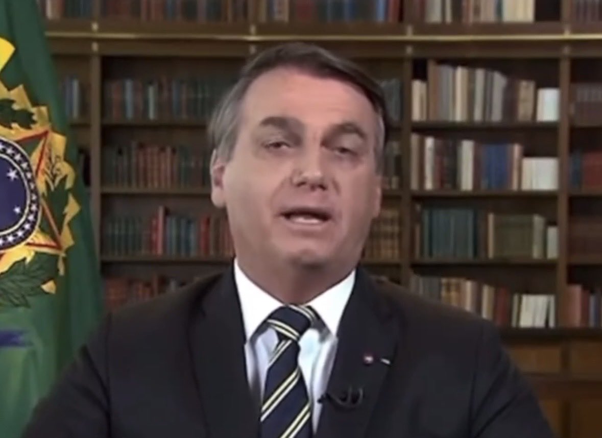 iane_menezes's tweet photo. Urgente🚨 
Bolsonaro passa mal em casa! A senadora Damares Alves  afirmou que o ex-presidente Jair Bolsonaro passou mal em casa, na tarde desta sexta-feira (2/10). A informação foi divulgada pela própria parlamentar. Damares disse que Michelle por vídeo estava muito abatida. Foi um dos momentos mais tristes que eu já vi a Michelle", disse Damares.